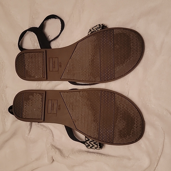 Tom Sandals - Picture 2 of 4